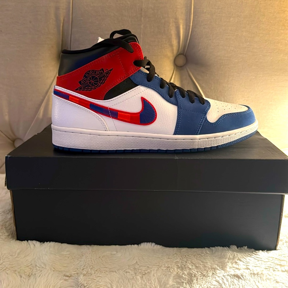 Air Jordan 1 Mid SE